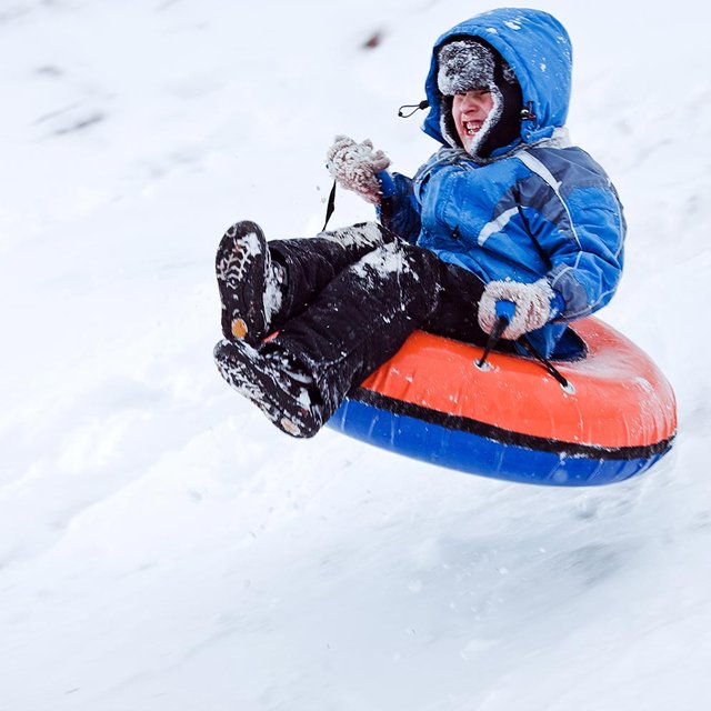 5 главных опасностей на прогулке зимой: гайд для родителей