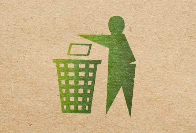 Сыну 9 лет, он повсюду постоянно собирает мусор, чтобы его выкинуть. Что с этим делать?