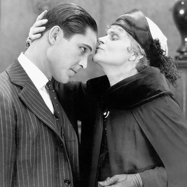 «Как перестать обижаться на родителей». Что такое сепарация и почему многие из нас её не прошли