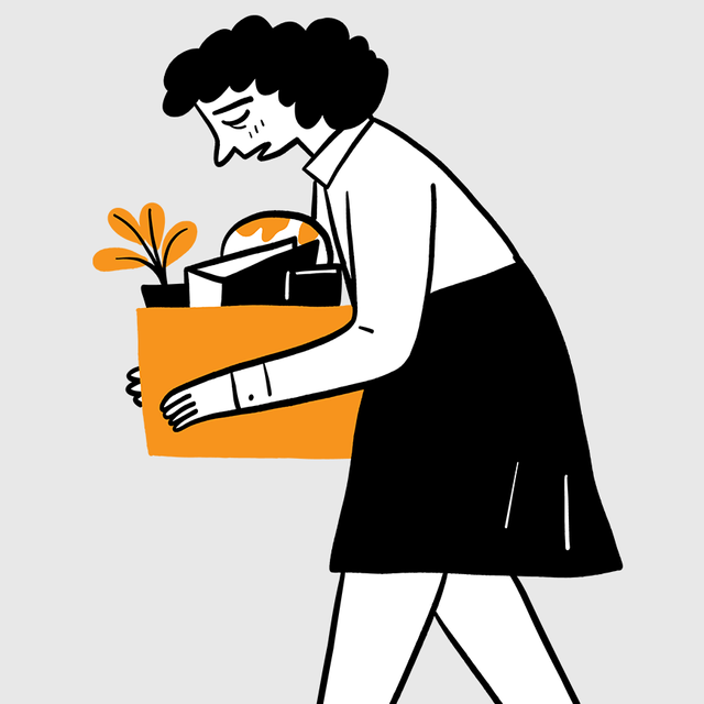 Директор грозится уволить меня за то, что я сообщила отделу образования о нарушениях в школе. Как я могу себя защитить?