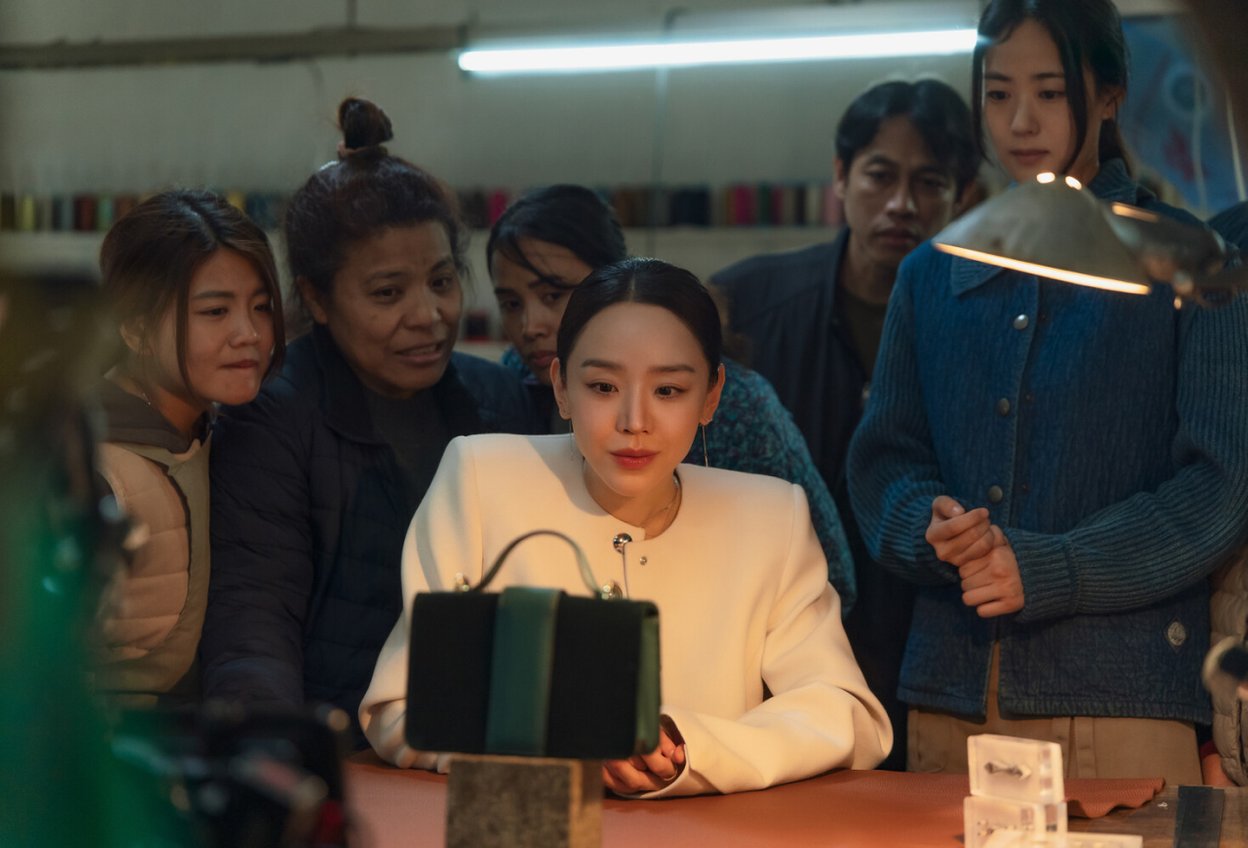 кадр из сериала Искусство Сары