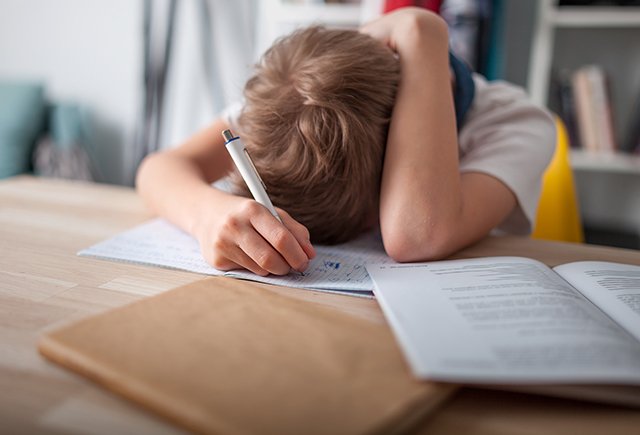 Что делать, если отец хочет сделать сына отличником, но ребёнку это не нужно?