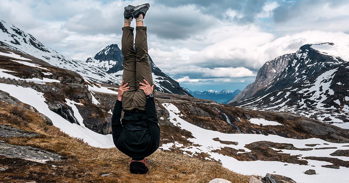 «Кверх ногами» или «вверх ногами»? Как говорить правильно