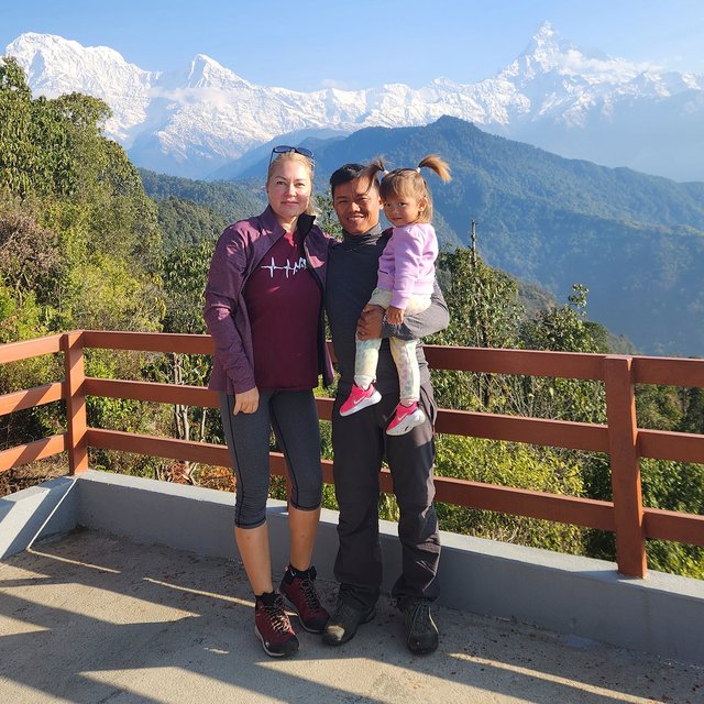 Танцы во дворе, буддизм и почитание старших. О жизни в Непале с ребенком