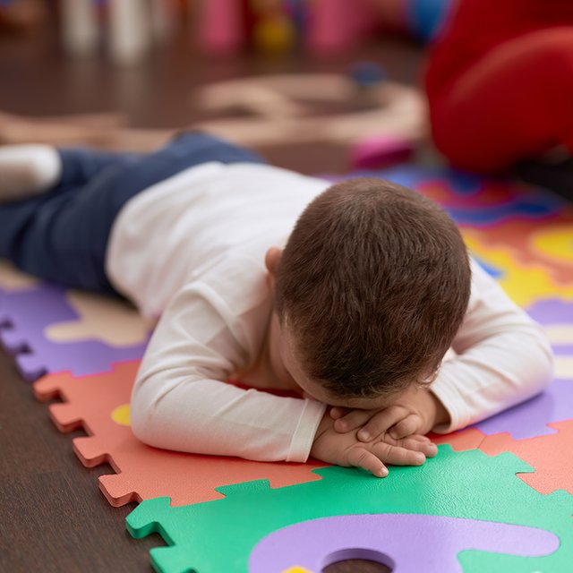 Неудобные вопросы про детсад: что делать, если ребёнок не хочет туда идти, как понять, что ему там плохо, и другое