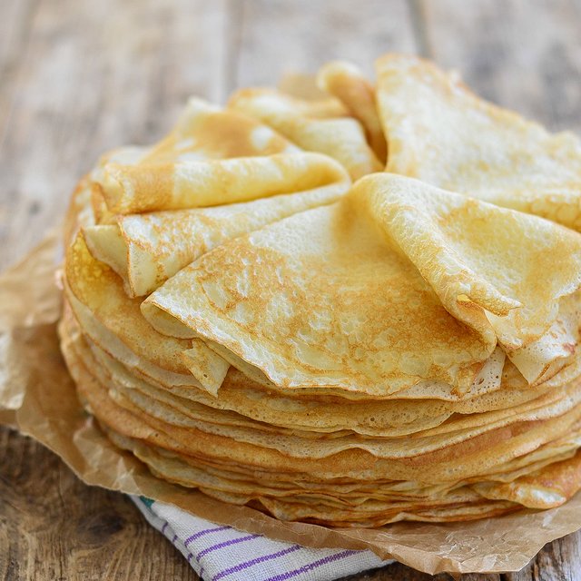 Идеальные блины к Масленице: рецепт от папы, который печёт их каждые выходные