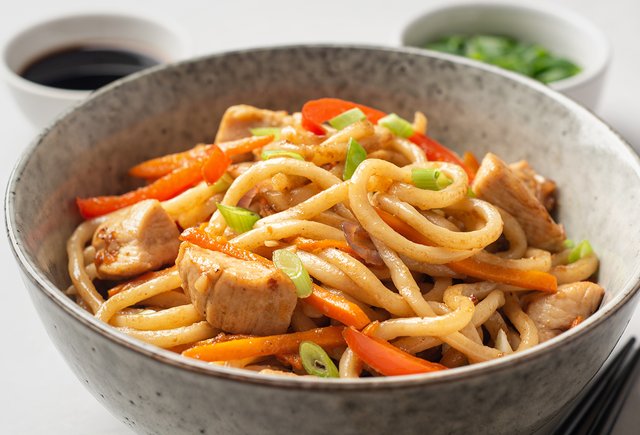 Удон с курицей: очень простой рецепт от девочки-подростка