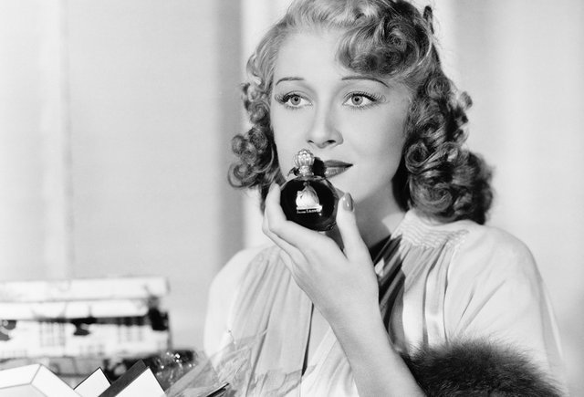 Почему говорят «послушай духи» и как на самом деле правильно говорить