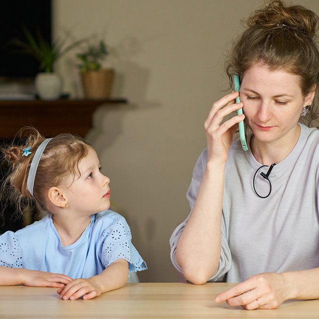 Бабушка перестала общаться с внучкой: что делать родным, чтобы сохранить отношения с ней