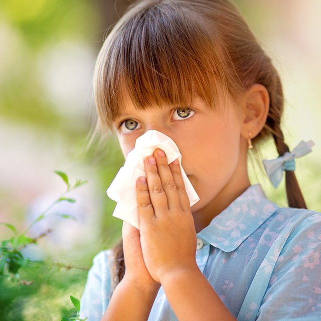 Запрет на молочку, коварный глютен и поллиноз во время коронавируса. Аллерголог — о главных родительских тревогах