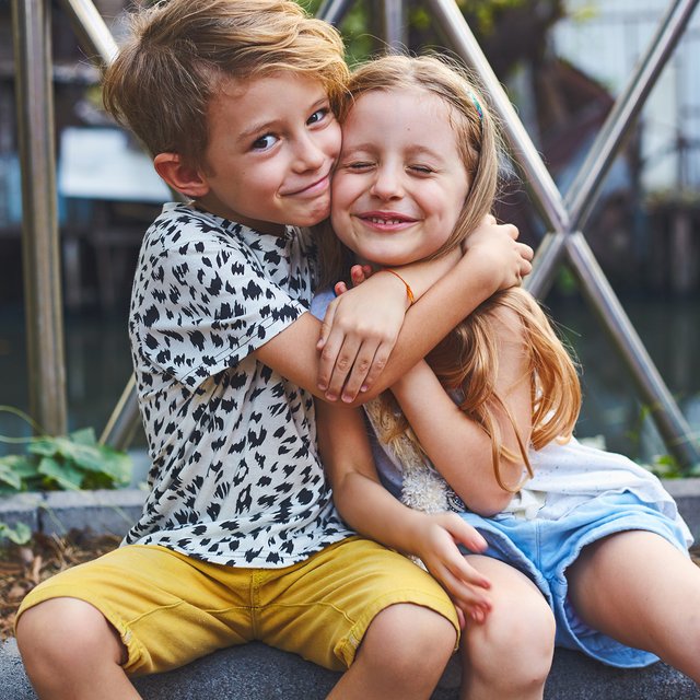 5 мифов о девочках и мальчиках: кто из них послушнее и почему девочки раньше начинают говорить