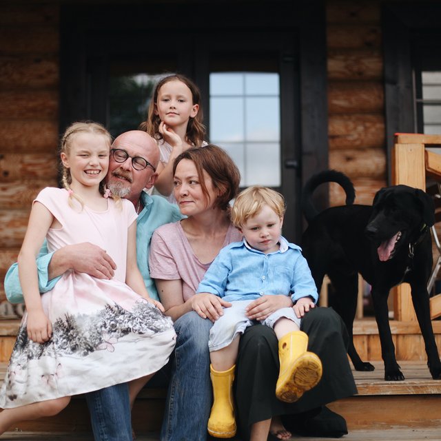 «Многодетность измеряется по матери, и это нечестно». Правила воспитания журналиста Валерия Панюшкина