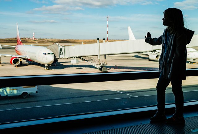 Ребёнок едет на отдых с родителями в учебное время: могут ли из-за этого быть проблемы в школе