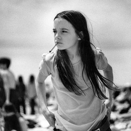 "Я не собираюсь сейчас бросать – у меня много проблем с ЕГЭ": подростки рассказали, почему они курят