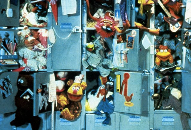 Администрация школы проверяет шкафы учителей, в том числе с личными вещами и одеждой. Это законно?