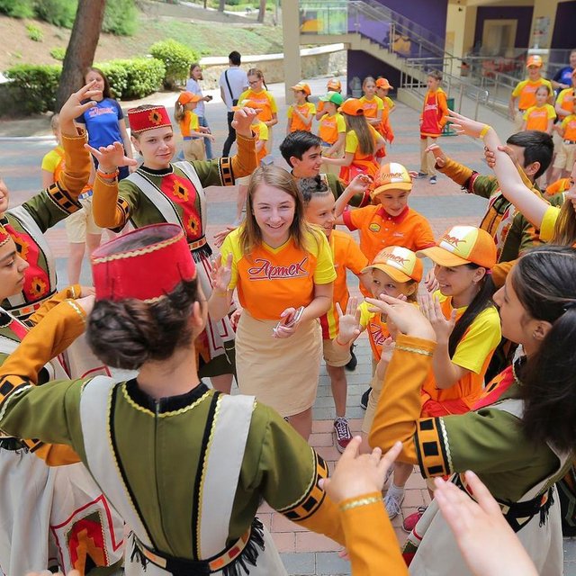 Кто может стать вожатым в детском лагере и как это сделать