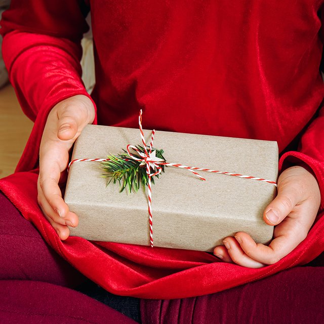 22 идеи подарков для детей в школу или сад — по цене обычного сладкого набора