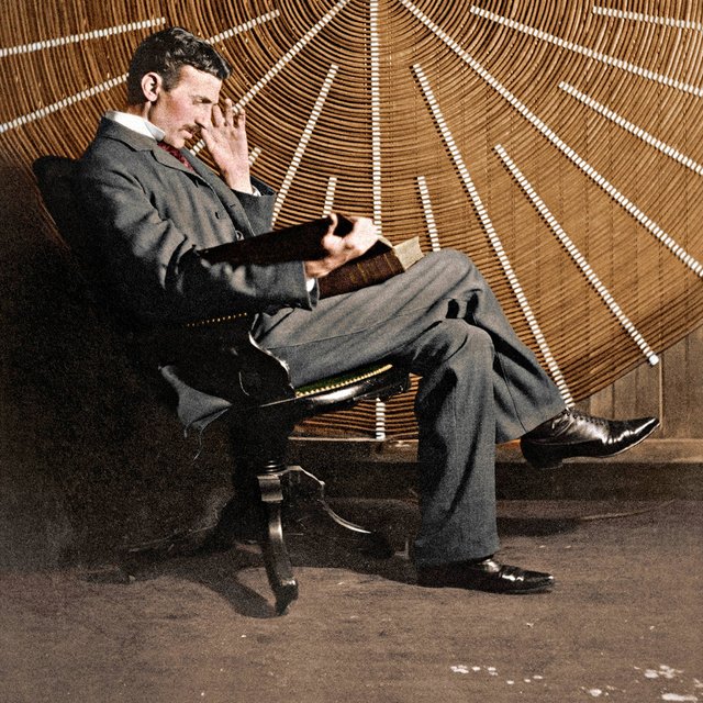 Повелитель молний, придумавший XX век: история Николы Теслы, о котором почти не пишут в учебниках физики