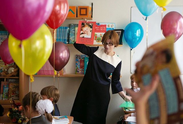 «Урок — это то, что рождается из пустяка». Учитель с 36-летним стажем — о детях, родителях и коллегах из-за МКАДа