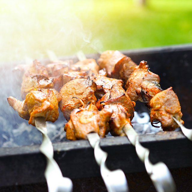 7 мест, где можно жарить шашлыки в Москве: бесплатные мангалы и беседки в парках и не только