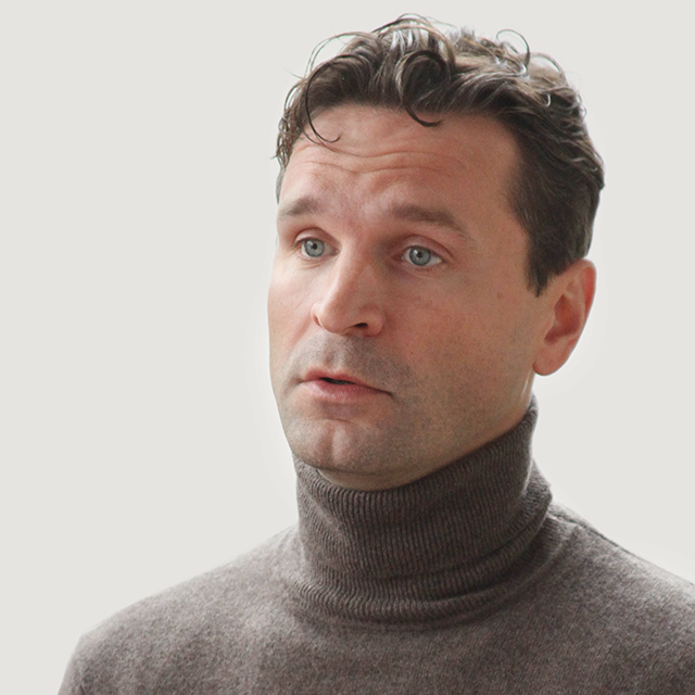 «Волосы встают дыбом, когда читаю, как дети травят учителей». Правила воспитания актёра Виктора Добронравова