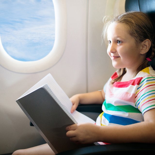 Школа отказала в дистанционной учёбе ребёнку, чья семья уезжает из России: законно ли это