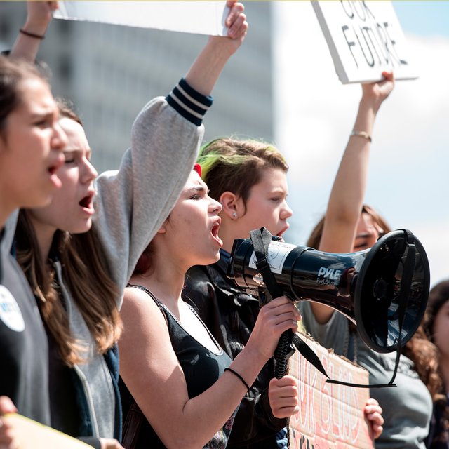 «Не смотрите, не слушайте, не лайкайте!» Как предотвратить массовые убийства — в школах, кинотеатрах, клубах