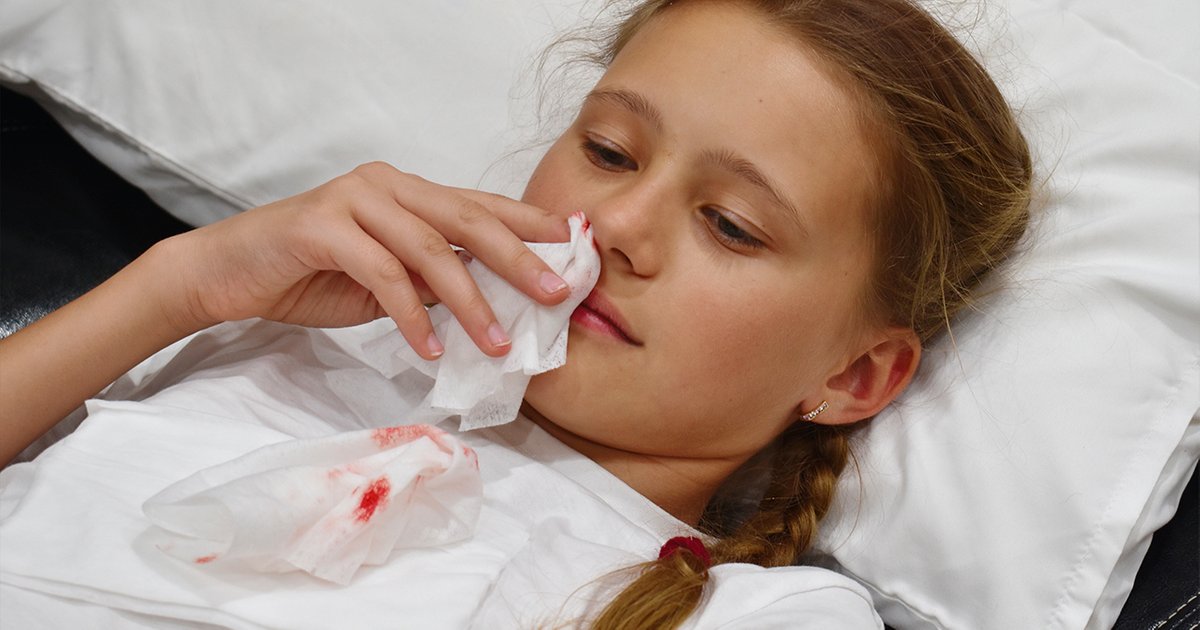 Почему у подростков часто идет кровь из носа: основные причины и советы