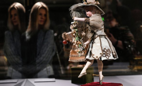 «Августейшие. Куклы» — выставка о дольче вита в уменьшенных пропорциях