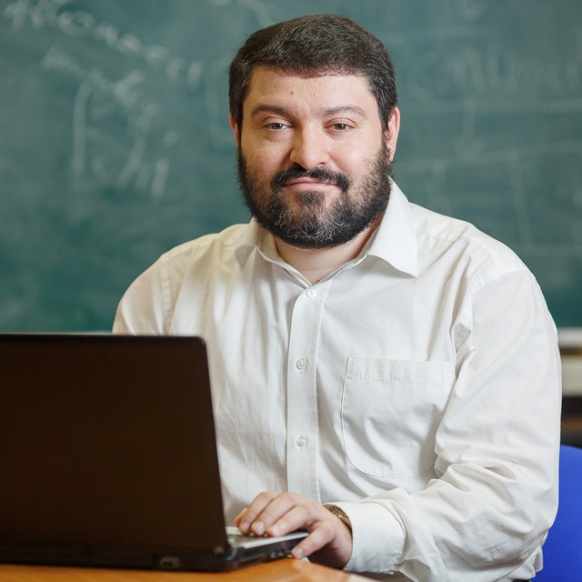 «Девочки не слабее мальчиков в точных науках». Учёный Андрей Райгородский — о математике в школах и вузах