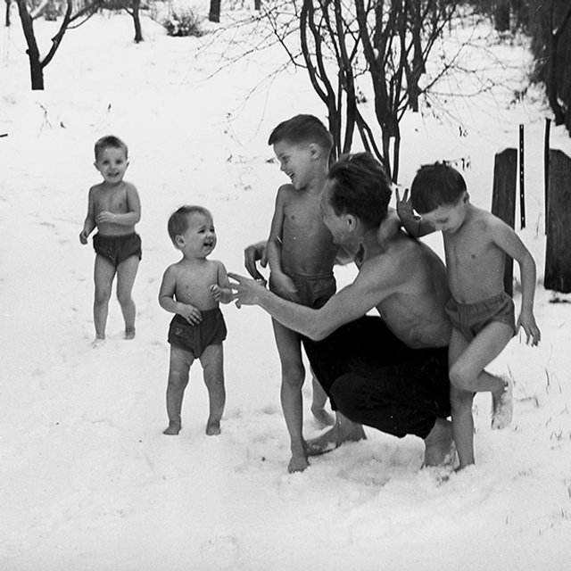 Сон на морозе, алгебра в 4 года, равнодушие к слезам: как воспитывали детей советские педагоги Никитины