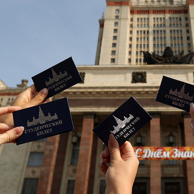 «Не дай бог — взять кредит». Как дети из малообеспеченных семей готовятся к ЕГЭ и поступают в вузы