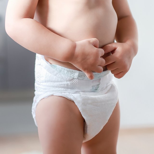 Ребёнок в три года всё ещё ходит в памперсе: как приучить его к горшку