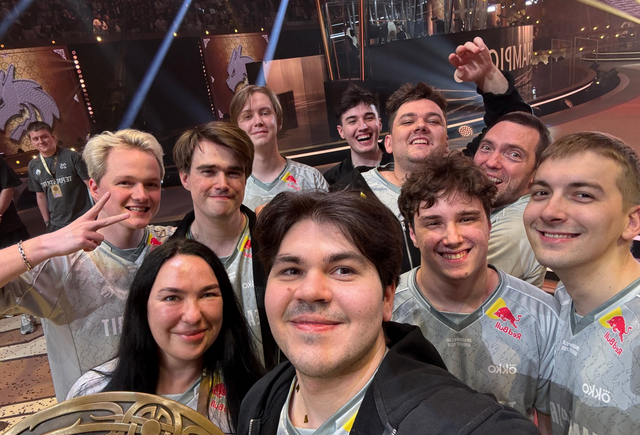 Российская команда Team Spirit в 3-й раз выиграла The International и установила рекорд в истории Dota 2 - Мел
