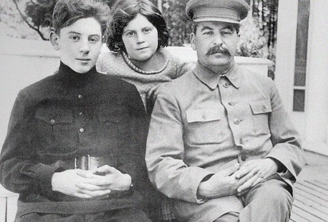 Как не срываться, когда делаешь с ребёнком уроки, и где учились дети Сталина