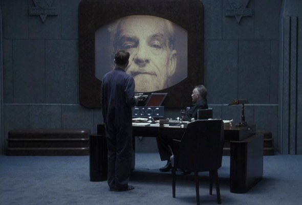 Роман-предупреждение: как читать «1984» Оруэлла и подходит ли этот текст для школьников