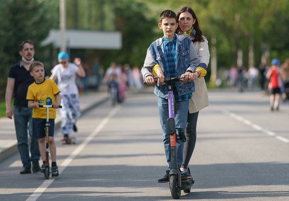 чем опасен электросамокат для ребенка. Смотреть фото чем опасен электросамокат для ребенка. Смотреть картинку чем опасен электросамокат для ребенка. Картинка про чем опасен электросамокат для ребенка. Фото чем опасен электросамокат для ребенка