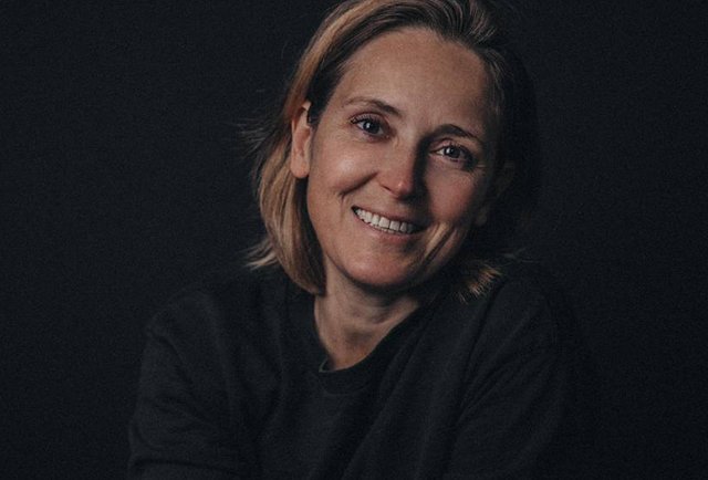 «Я одновременно стыжусь своих детей и горжусь ими». Правила воспитания писательницы Натальи Ремиш