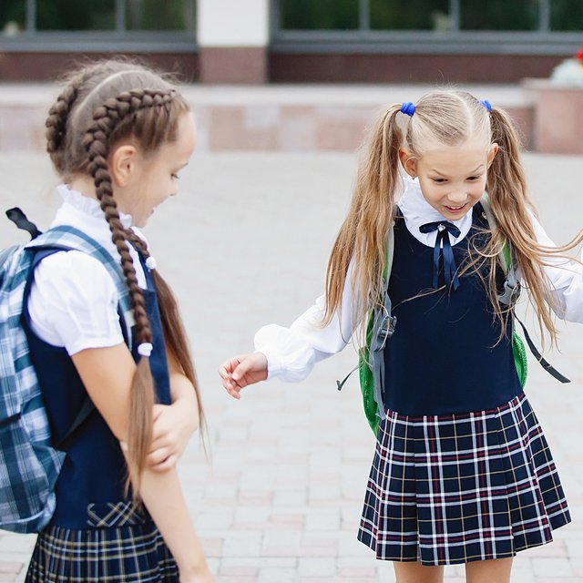 В России появится ГОСТ на школьную форму: что это значит и как теперь одевать детей в школу