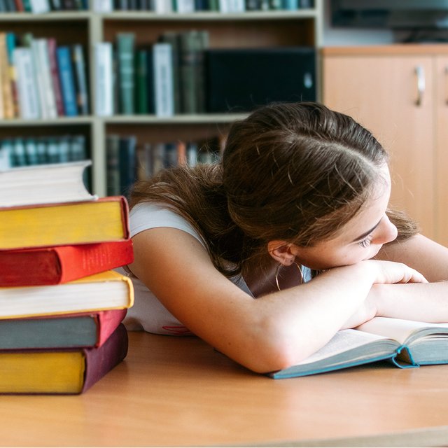 «От двоек мы пока никуда не уйдём». Почему дети не хотят учиться, при чём тут оценки и как всё исправить