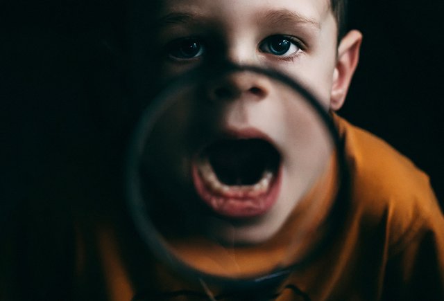 Переживаю, что у ребенка роботизированная речь и он не понимает, когда обидел или задел человека. Что это может быть и что мне предпринять?