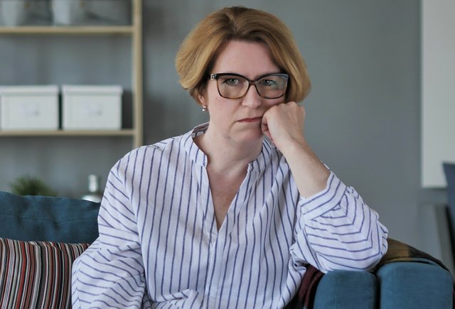 Моя дочь неправильно воспитывает внучку. Должна ли я вмешиваться?