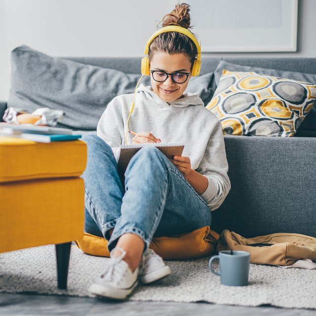 8 интересных подкастов о русском языке для детей и взрослых – про грамотность и не только