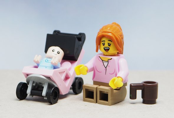 Набор лего. Уставшая мама и младенец / ребенок в коляске