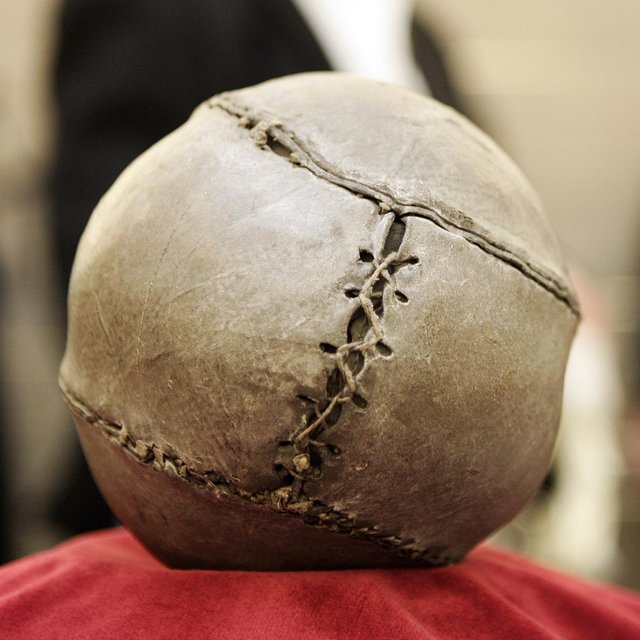 Это для футбола или бейсбола? Тест: из какого спорта этот мяч