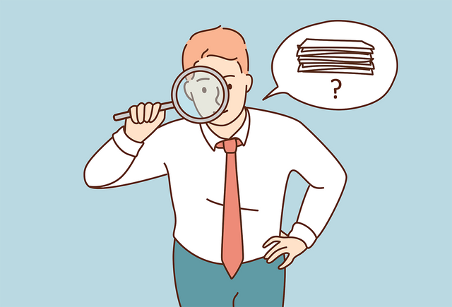 Организатор во время ЕГЭ обыскивает ребёнка в поисках шпаргалки: законно ли это