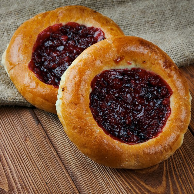 Ватрушки с повидлом как в детском саду: простой пошаговый рецепт