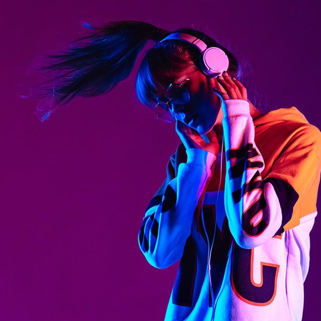 Переживаю, что рэп негативно влияет на ребенка. Нужно ли запрещать слушать такую музыку?